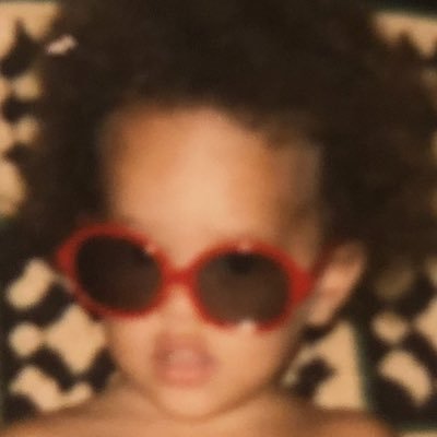 LindsayB's profile picture. 