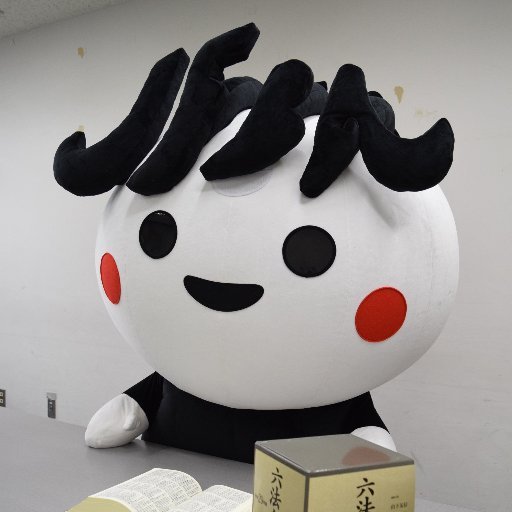 こんにちは!ジャフバです。 日本弁護士連合会の広報キャラクターとして誕生して、全国を飛び回っています。会長に「えがお推進部長」を任命されたので、これからは、弁護士のことをもっともっと知ってもらえるように、いろいろなところに出かけていきたいな。