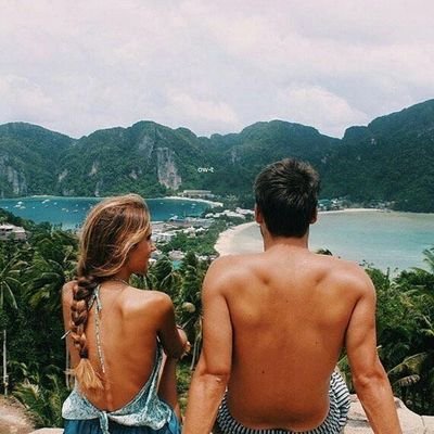 O foda é que além de linda, ela tem o papo reto e o sorriso dela fascina, a gente não rima mas combina e ela não é qualquer mina..