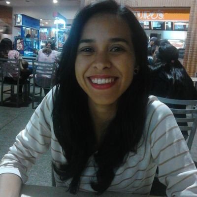 lectora apasionada,
liberal,
luchadora,
objetiva y
viajera empedernida.