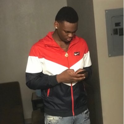 I’m A 6’3 YouTuber📲🎥📹 With The Talents To Hoop🏀💪🏾❗️, Make You Laugh Your Ass Off😂🤯🤷🏾‍♂️ & Drop A Bar Or ✌🏾 Which Ever You Wanna Do🎤🎼🎧