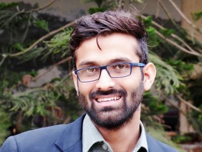 WaqarKh56200776's profile picture. Allah give me success.