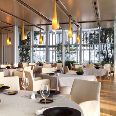 Ristorante e Lounge Bar sul grattacielo Intesa Sanpaolo. La cucina di Marco Sacco e la mixology di Mirko Turconi. Un teatro del gusto nel cielo sopra Torino