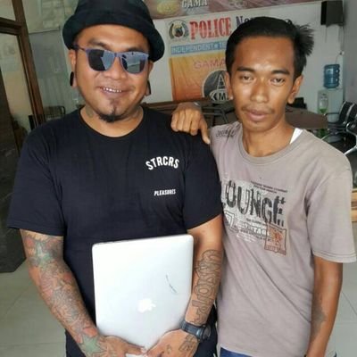 RezaKecil7's profile picture. inginku ulangi bersamamu
bercanda and tertawa Tak ada air mata