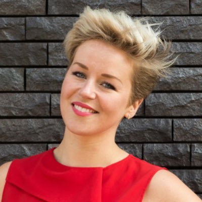 Presenter who loves tech and digital transformation | Business Consultant at imc Learning | Moderator | Dagvoorzitter
