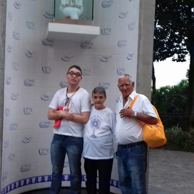 Sou um cara legal curto muitas coisas como videogame mas oq gosto mesmo é da minha fé católica e isso eu não largo numca