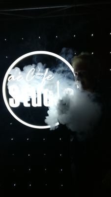 I love food, traveling, reading books, watching movies, and vaping.