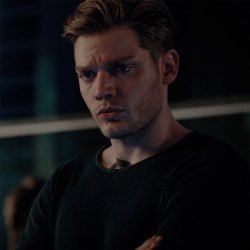 •I’m distracted by shiny things.• {RP||OC} {Multiship||bisexual} {Of @oflostark & @belongsinmuseum; Older Brother to @agoldmemory;Treasure Hunter} #puppy
