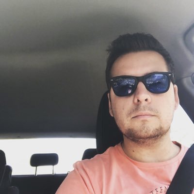 coco_is's profile picture. Leguleyo por accidente y computín frustrado. Bien fría, por favor.  #soydelau