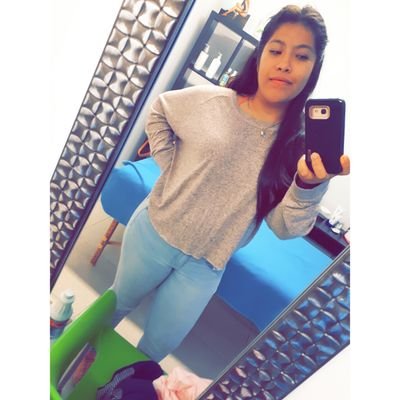 _lizspinola's profile picture. 