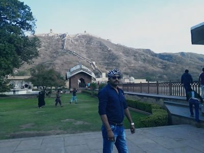 अपने बारे में इतना सोच के समय व्यर्थ नही कर सकता ये सब दूसरों पे छोड़ता हूँ वो बहुत खुद बहुत कुछ सोच लेते हैं😉