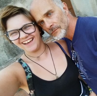 Sviluppatore digitale, amo il mio lavoro, amo leggere, imparare cose nuove, la politica, la musica, il cinema e le serie tv, amo gli animali, e la mia famiglia