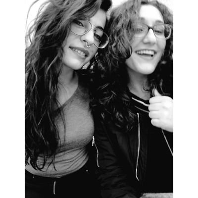 Odia lo que quieras , ama lo que puedas. Marta.
Be water my friend. Instagram:Isabeldelaflor
Suma y sigue.