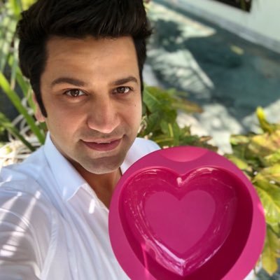 FanClub of MasterChef, Author, Traveller, Restaurateur, Host, Judge @chefkunalkapur Follow us to get updated on news, shows & yummy Recipes by him.