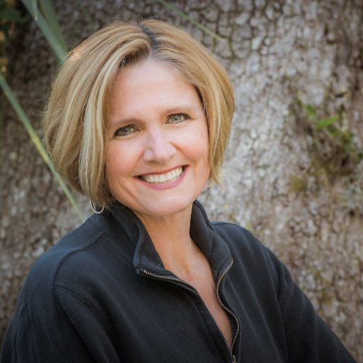 Faith-first, REALTOR® who helps others find their dream home. Striving to live with purpose & joy!