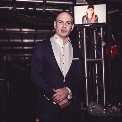 fans de @pitbull no solo un gran artista, un gran ser humano que con su música alegra nuestros corazones ..amamos como día a día el logra nuevas metas