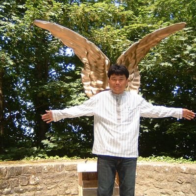 本業はバスの運転手。ある時は山の猟師、またある時は海の漁師。今、一番好きなことは投資家として活動する時間かな。ポルシェをこよなく愛するB型人間。世界初が盛り沢山の #暗号通貨 #RGHT を応援してます🏵^, ,^🏵ﾌﾚﾌﾚ
保有数に応じて #NFT を #airdrop
 #Binance  に上場は単なる通過点