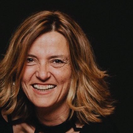 Ilusionada con #educación 2.0 y #SocialMedia. Doctora con la tesis sobre #televisión, #videojuegos y #redes #infantiles en #UPV. Codirectora de @Comunica2