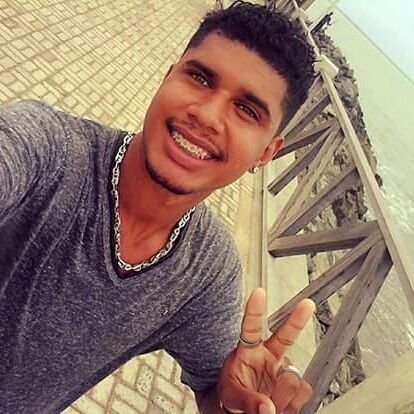 Capricórniano ♑
Facebook: Emerson Jammes
Whats:(21)97928-0256
sou um amor de pessoa pode chamar eu respondo