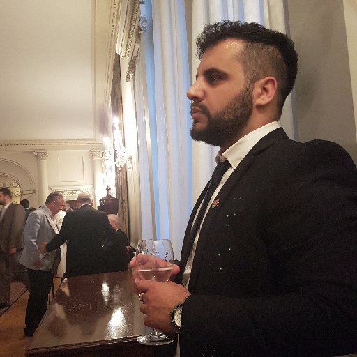 sokecrnac's profile picture. Napravili mi twitter - nisam ja.
Arapin, grčkog porekla, srpske nacionalnosti, crnac u duši.