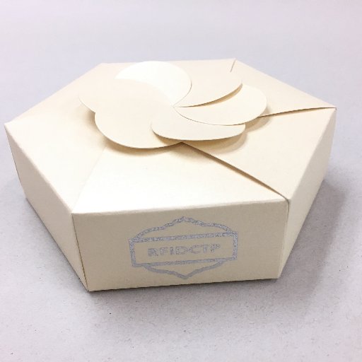 FayYujky's profile picture. Smart Box