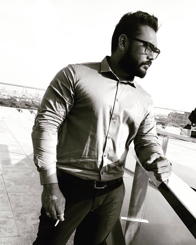 bodybuilding, weightlifting, semi classical singer and a percussionist|| Corporate Slave ||Instagram: ninad_amre