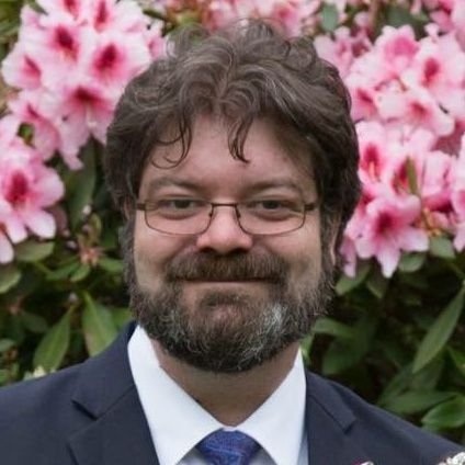 Ukulowly's profile picture. idiot