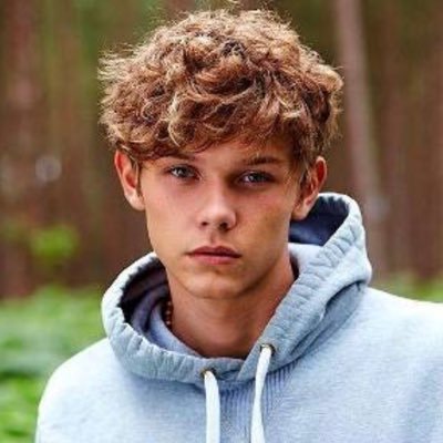 Hi, I'm Ty Valentine! I'm a forest child. I love to meet new people! Feel free to talk to me! (Je parle aussi français) {RP}