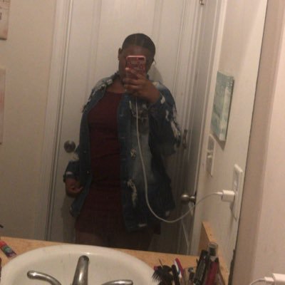 HaleShania's profile picture. i think I’m funny 💀