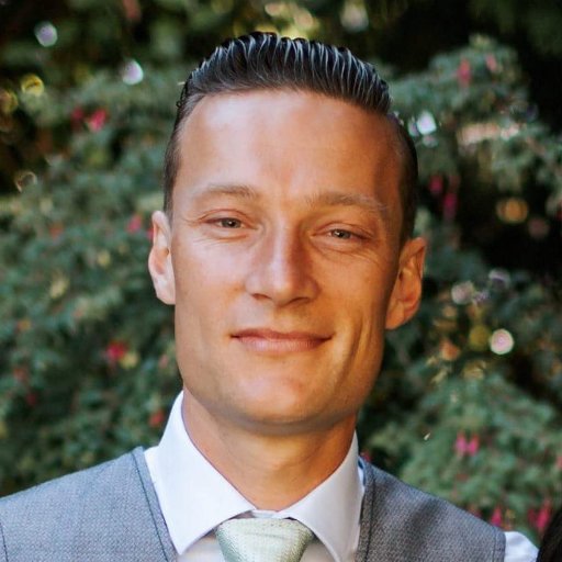 British & Canadian freelance web developer, guitarist and backpacker.