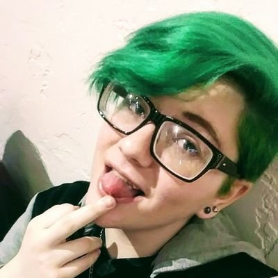 He/Him, Witchy, Trash Goth, Member of The Alphabet Mafia (LGBTQ+),21 🌈 🐉 ♑