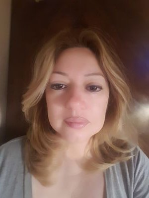 Diplomática. Comprometida con el servicio público.