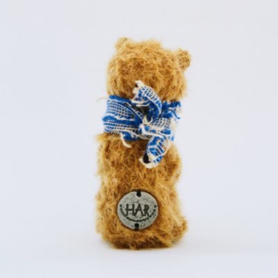 ハルベア。観賞用のテディベアや動物作品を制作しています。I make ornamental Teddy Bears and Stuffed Animals. They are collector items, not suitable for children.