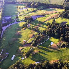Prachtige 18 holes golfbaan op eeuwenoud landgoed te midden van Brabant.
18 holes par 72 - 9 holes par 3 - drivingrange - putting- en chippinggreen - brasserie