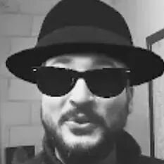 Al-Khawaja Bet.flv is a fantasy object living in Egypt from the days of the white and black and the lover says his opinion.