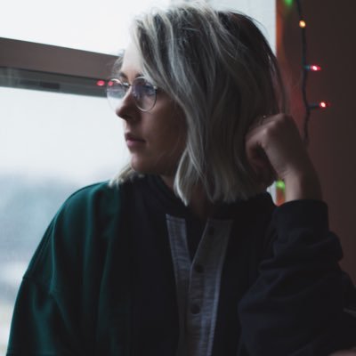 jessssssska's profile picture. smiling so god damn tenderly