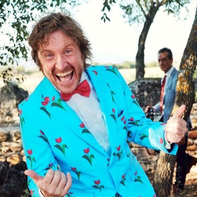 Ahora en “MILÁvsMILÁ” y “No te vayas sin decirme adonde vas”. “Magic martínez”.
