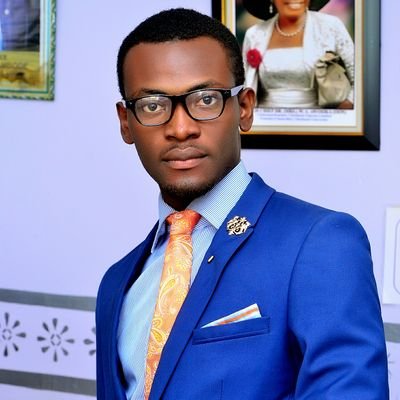 Career oriented, ageless Ąπϑ classy fashionista who is an ardent Christ follower. I'm daring & pursue my own purpose even if its far from the maddening crowd!