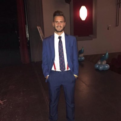 mateo_spain's profile picture. Un vaso medio vacío de vino es también uno medio lleno, pero una mentiras a medias, de ningún modo es una media verdad. Made Spain