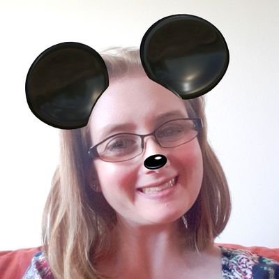 notepadwriting's profile picture. Don't mind me, just doing my own thing.