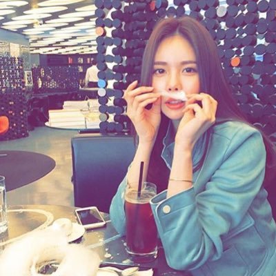 マリエ(25)❤️ 大阪住みです🌃👘ずっと北新地のクラブでホステスしてました💋今はバイナリーオプションっていう為替して自由気ままに生活してます😚💕いろんな人と仲良くなりたいです🙋 連絡先👉 https://t.co/FbqX6APr5i