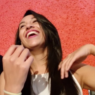Amante de los chistes malos y dispersa por naturaleza.