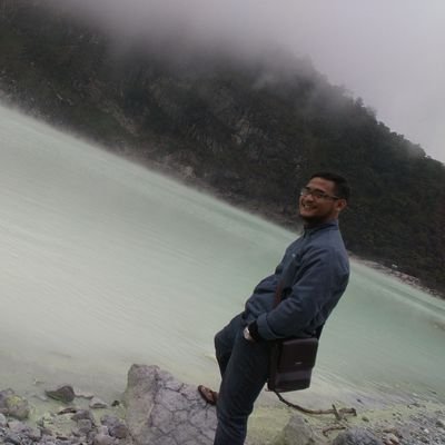 Jangan terlalu serius,  Band yg serius aja udah bubar.