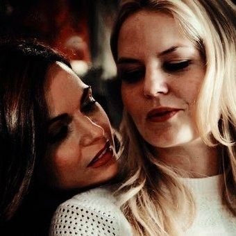 #SwanQueen 🦢👑 #Thasmin 💙💙
Also flying Supercorp, Chlodine.. so many. Just loves women and stories. ⚠️🔞🌈 nb/idk 🤷🏻‍♀️