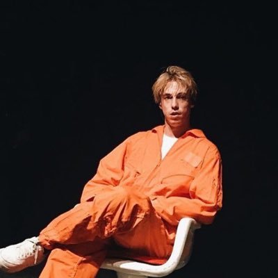 mikeysxgalaxy's profile picture. aye // reviving this account