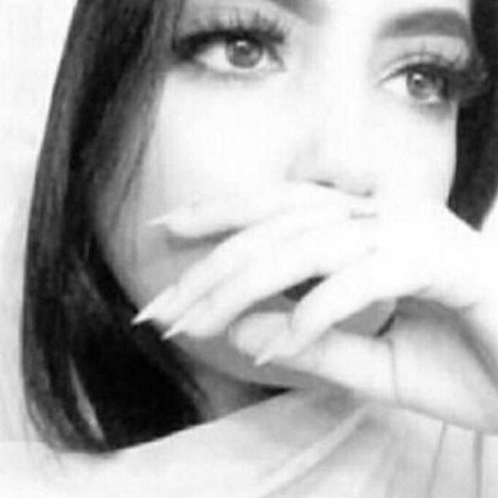 منتَ شخص عادي ، إنت فزة قلب 🖤.