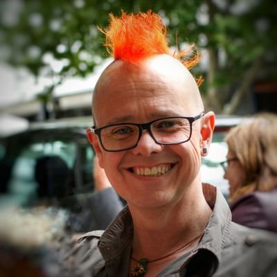 Sci-Fi artist, sculptor and fun guy! Narcolepsy fuels my dreams which I try to bring into reality.