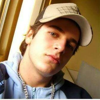 Ronaldo97106462's profile picture. "O milagre da vida é escrever sua história 
tendo a certeza que você deixou sua biografia
gravada no coração de alguém.“