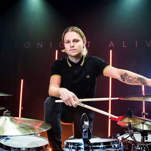 Drummer 🥁 Avail : Touring | Sessions | Sleeping with Sirens 🚨 Tonight Alive 🌻 Contact : mattybestdrums@gmail.com 👇🏽Apathetic Drum Playthrough !