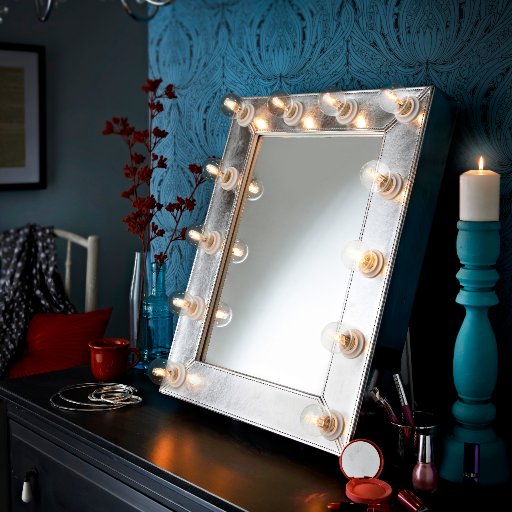 Illuminated Hollywood Vanity Mirrors 💡 Hair & Beauty products 💋 https://t.co/Gkp79D97bg…